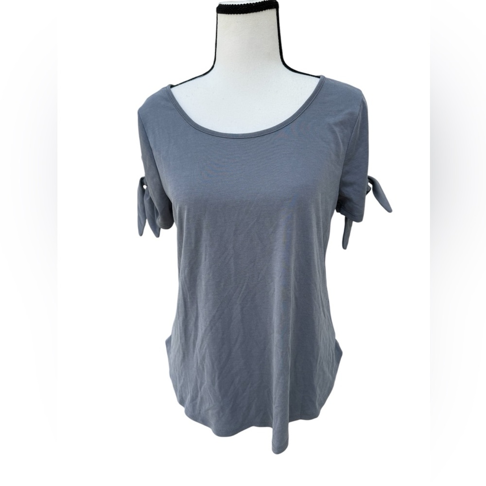 Green Envelope | Gray Top with Tie Sleeves